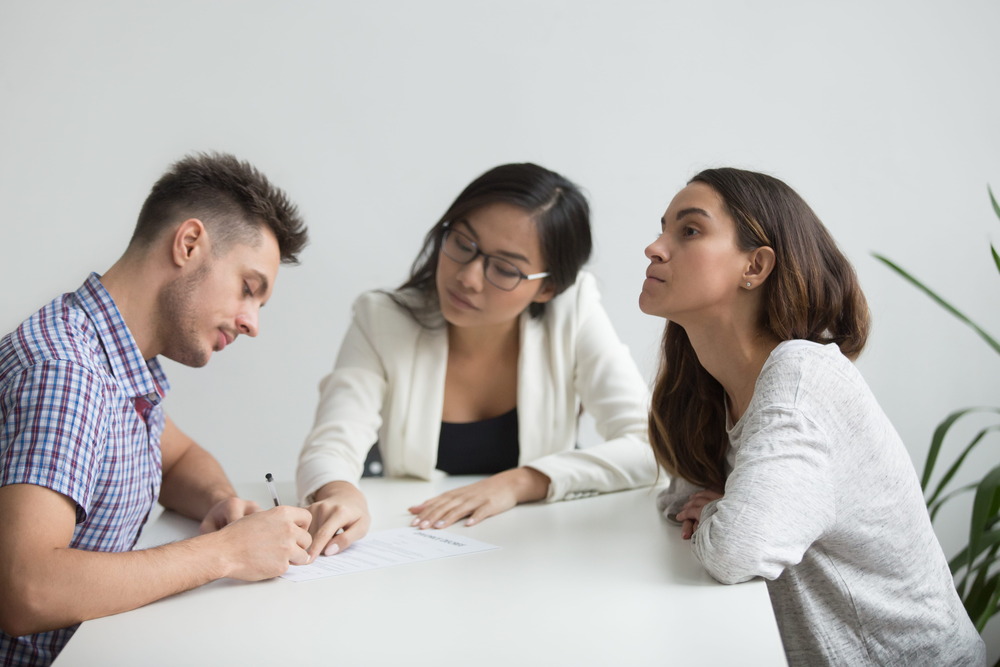 how does divorce mediation work